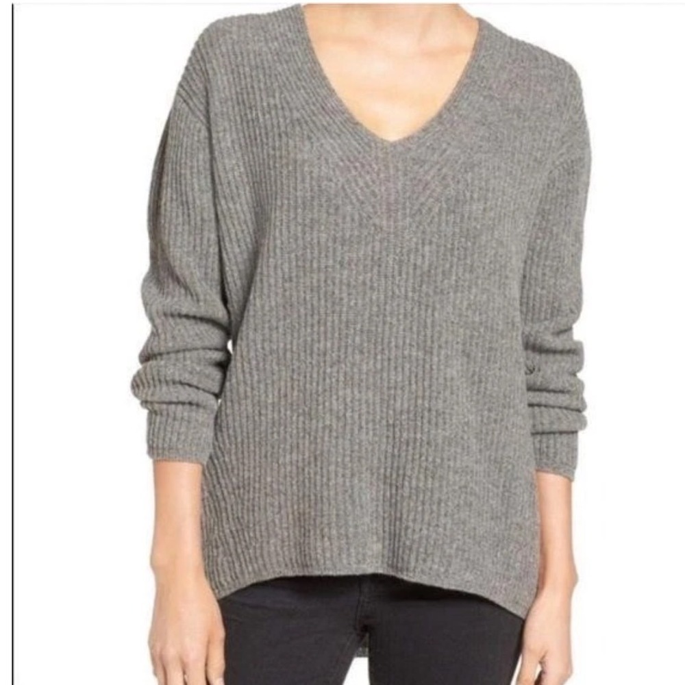 MadeWell 100% merino wool gray cropped v neck fall winter warm sweater medium